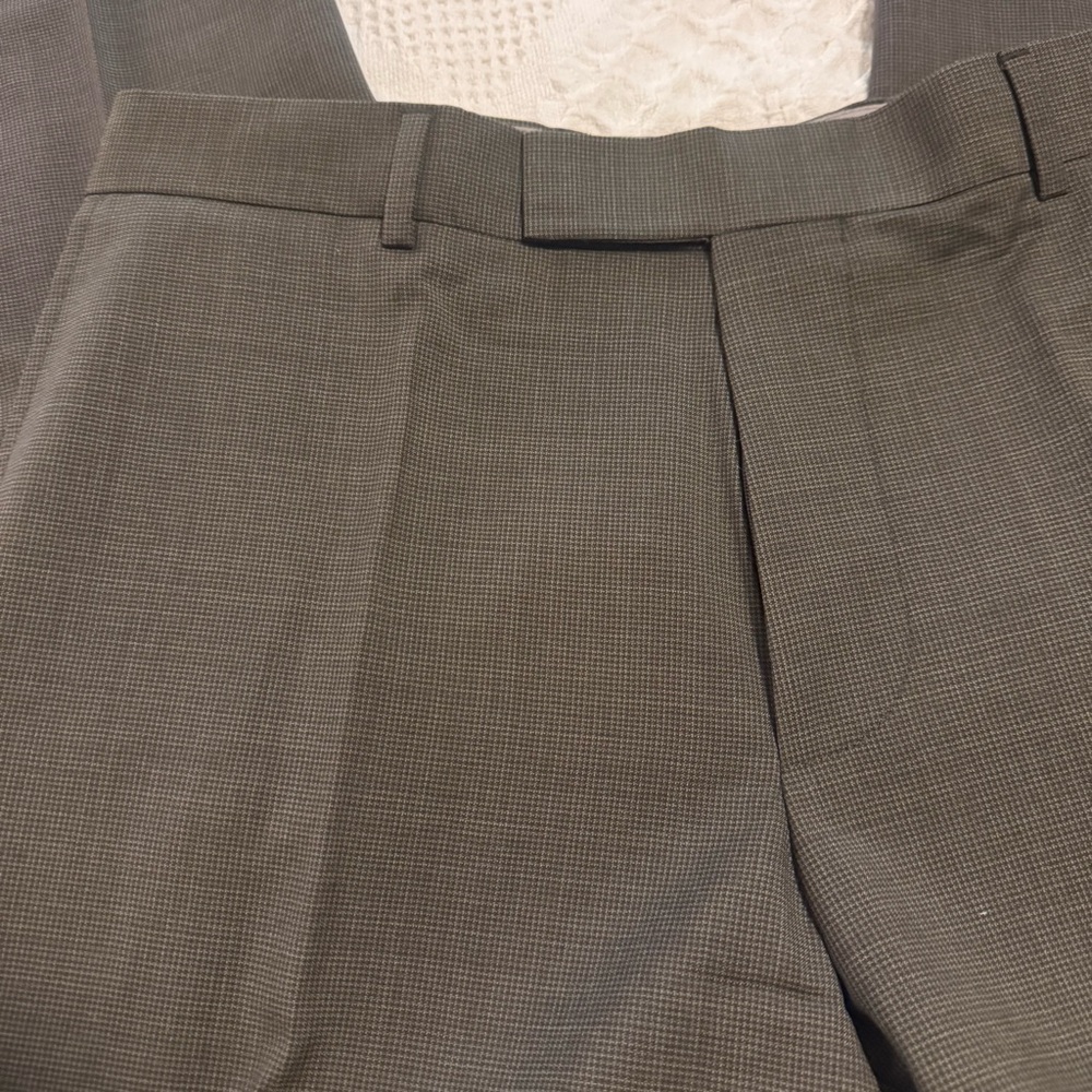 Hugo Boss Gray/Black checkered blend Wool Dress Pants with Tailored Design